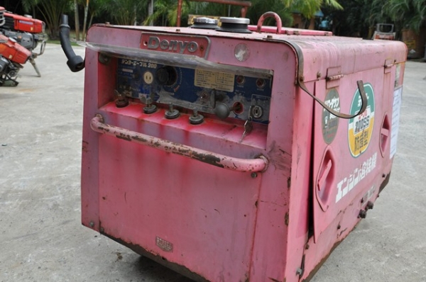 ตู้เชื่อมพร้อมเครื่องปั่นไฟ DENYO 200SS