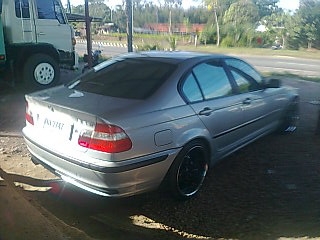 ขายรถเก๋ง BMW 323i ปี 2003 จัดไฟแนนซ์ได้ 600000 ราคา 600000