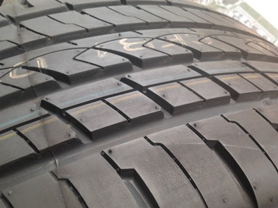 ขายยาง245/40/18 TracMax F106 ยางปี 2012 (ยางใหม่จีน)  ราคา :  3,200.00  บาท