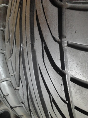 ขายยาง215/55/16 ปี 5011 DUNLOP DIREZZA DZ101 1 คู่  ราคา :  1,400.00  บาท