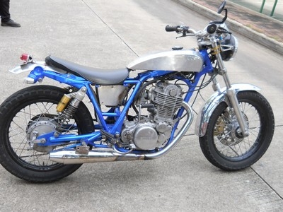 sr400(48,000บาท)ขายถูกๆเลย สนในจริงต่อลองได้ครับ ถ้าจะแลกโทรมาเลยครับ sr 400 อินวอย