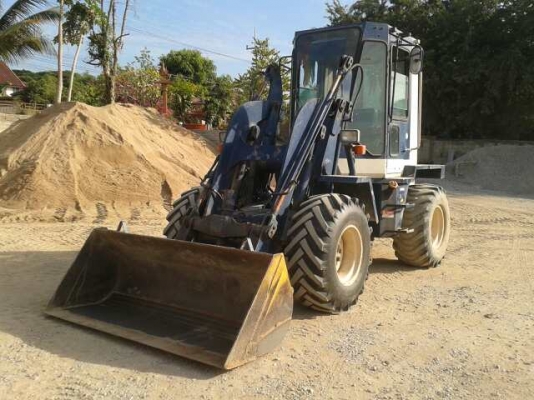 ขายรถตัก KOMATSU WR80 สภาพดี พร้อมใช้งาน สนใจติดต่อคุณรัตนศักดิ์ โทร.081-7621704