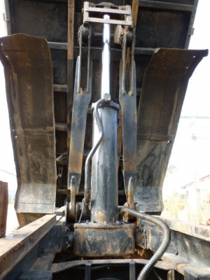 แสงฟ้าเต้นรถ///ขาย10ล้อดั้ม2เพลา ร็อกกี้195 กระบะดั้มสามมิตร สภาพสวย