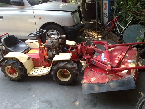 เครื่องตัดหญ้า KUBOTA 13 แรงมีไฮโดรลิคยกใบแบบนั่งขับ