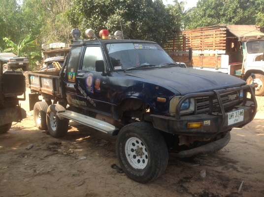 ส่งถึงมือเจ้าของใหม่แล้ว ครับท่าน รถยก 6 ล้อ คันดั้งเดิม อู่. โคกเจริญการช่าง 4WD. เครื่อง ISUZU. 2800. TURBO. สโลว์กลาง