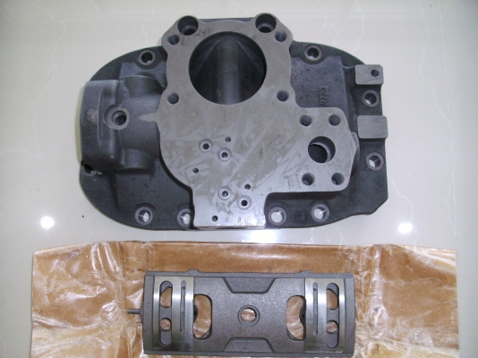 ฝาปั๊มไอโดลิค+เพลส  HITACHI EX200-3