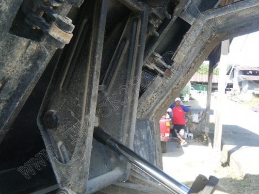 รถบรรทุก 6 ล้อดั๊มพ์ ยี่ห้อ ISUZU 100 แรงม้า