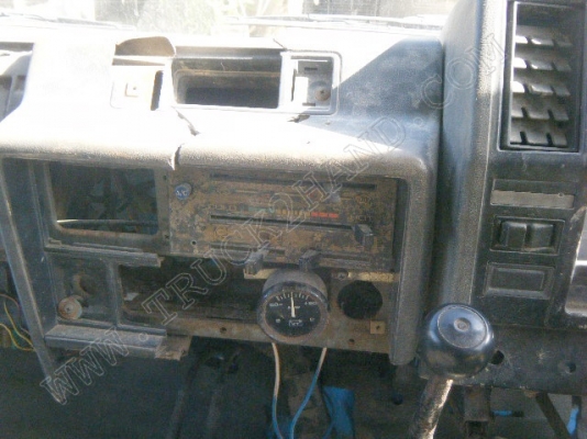 รถบรรทุก 6 ล้อดั๊มพ์ ยี่ห้อ ISUZU 100 แรงม้า