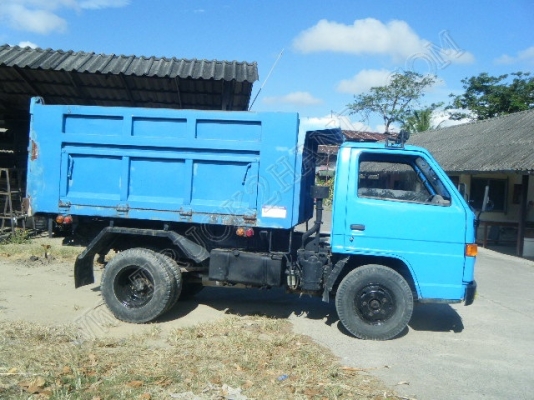 รถบรรทุก 6 ล้อดั๊มพ์ ยี่ห้อ ISUZU 100 แรงม้า