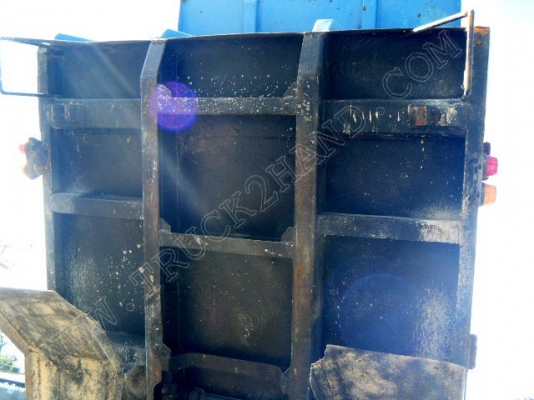 รถบรรทุก 6 ล้อดั๊มพ์ ยี่ห้อ ISUZU 100 แรงม้า