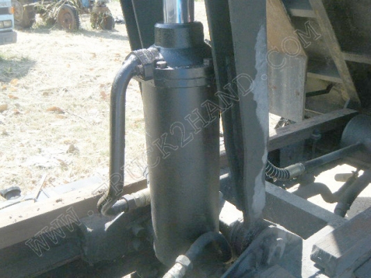 รถบรรทุก 6 ล้อดั๊มพ์ ยี่ห้อ ISUZU รุ่น NKR 88 แรงม้า