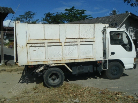 รถบรรทุก 6 ล้อดั๊มพ์ ยี่ห้อ ISUZU รุ่น NKR 88 แรงม้า