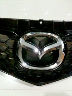 กระจังมาสด้า3 (มีสองอัน)  อันพร้อมโลโก้ ของแท้1800 อันไม่มีโล โก้ 1500บาทครับ