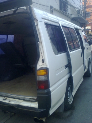 ขายรถตู้มิตซูบิชิ สีขาว รุ่น L300 สภาพพร้อมใช้