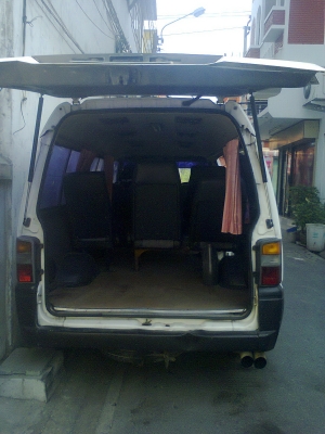 ขายรถตู้มิตซูบิชิ สีขาว รุ่น L300 สภาพพร้อมใช้