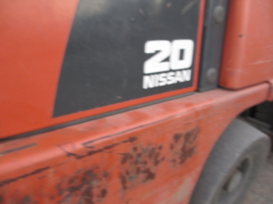 โฟคคลิฟ NISSAN 2 ตัน เสาสูง 4 เมตร เบนซิล ติดตั้ง LPG นอกแท้ๆ