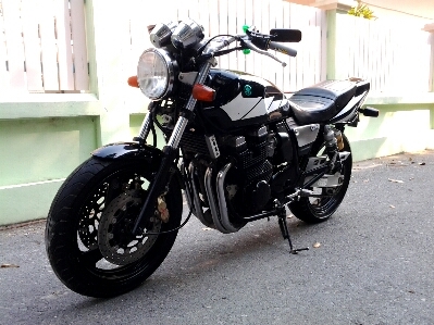 Xjr 400 99 รถสวยจริง โช๊ค Ohlins ปั๊มเบรค brembo ท่อสูตร ไฟติดทุกดวง รอบดี สีสวย แถม พรบ ให้อีก  ราคา 57000