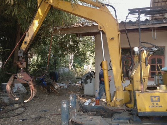 ขายแบคโฮล้อยางคีบไม้หรือขุดดิน