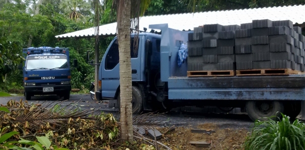 ....ตอนนี้มีหน้าดินสวยมากๆขายรถละ1,100บาท...จำหน่าย อิฐ หิน ดิน ทราย