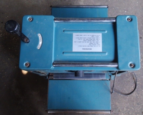 เครื่องไสไม้ สภาพดี ยี่ห้อ YESER