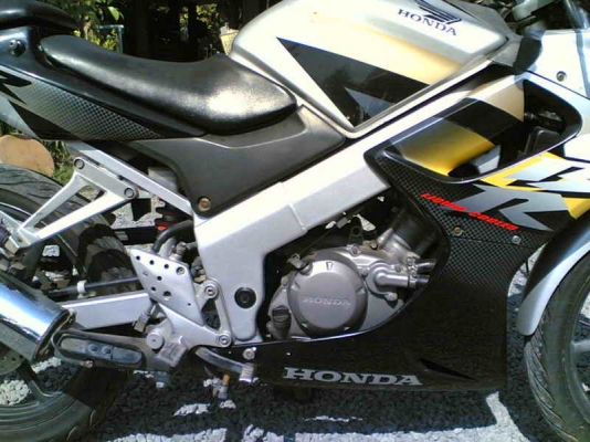 ขาย CBR150 ตัวเก่ากุญแจเล็กพร้อมใช้เครื่องเดิมๆ กริ๊บๆ ถูกๆซักคันเครื่องเดิมไม่ดัง กริ๊บๆภาษีไม่ขาดขาย 28500 บาท