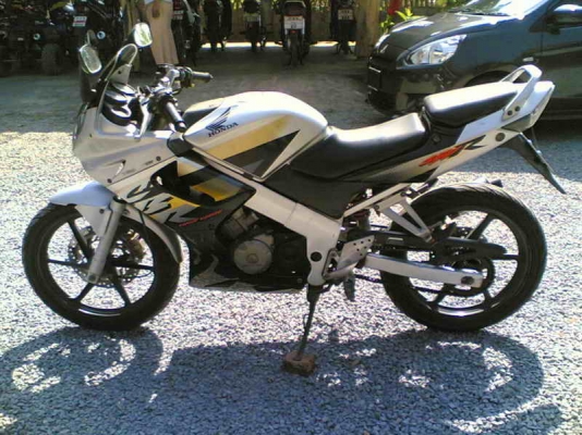 ขาย CBR150 ตัวเก่ากุญแจเล็กพร้อมใช้เครื่องเดิมๆ กริ๊บๆ ถูกๆซักคันเครื่องเดิมไม่ดัง กริ๊บๆภาษีไม่ขาดขาย 28500 บาท