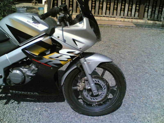 ขาย CBR150 ตัวเก่ากุญแจเล็กพร้อมใช้เครื่องเดิมๆ กริ๊บๆ ถูกๆซักคันเครื่องเดิมไม่ดัง กริ๊บๆภาษีไม่ขาดขาย 28500 บาท