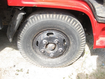 ขายหกล้อโดยสาร NKR 110 สภาพดี มีแนนซ์ให้ยอด 250000 Tel. 088-4501277