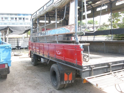 ขายหกล้อโดยสาร NKR 110 สภาพดี มีแนนซ์ให้ยอด 250000 Tel. 088-4501277