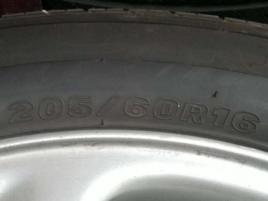---- ขาย ---- ยาง MAXXIS  205/60R16  ปี 1711