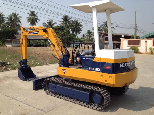 ขาย รถแบคโฮล KOMATSU PC30-6 มือสองจากญี่ปุ่น นำเข้าเอง ทำสีใหม่