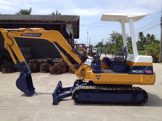 ขาย รถแบคโฮล KOMATSU PC30-6 มือสองจากญี่ปุ่น นำเข้าเอง ทำสีใหม่