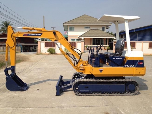 ขาย รถแบคโฮล KOMATSU PC30-6 มือสองจากญี่ปุ่น นำเข้าเอง ทำสีใหม่