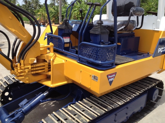 ขาย รถแบคโฮล KOMATSU PC30-6 มือสองจากญี่ปุ่น นำเข้าเอง ทำสีใหม่