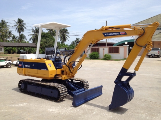 ขาย รถแบคโฮล KOMATSU PC30-6 มือสองจากญี่ปุ่น นำเข้าเอง ทำสีใหม่