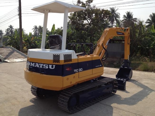 ขาย รถแบคโฮล KOMATSU PC30-6 มือสองจากญี่ปุ่น นำเข้าเอง ทำสีใหม่