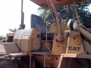 ขายด่วนรถตักล้อยาง CAT 910 พร้อมใช้ มีอินวอย โทร 088-4501277