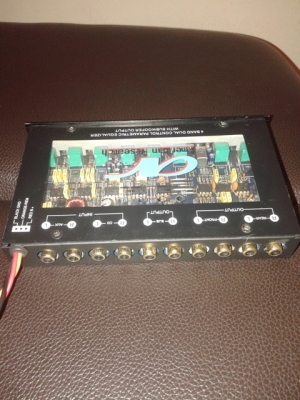 ต้องการขายปรีแอมป์ สอบถามได้ 0855977404 นพครับ.