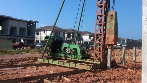 ขายปั้นจั่นสามขา ตุ้ม4ตัน เครื่องดี สภาพใช้งานอยู่ตลอดครับ