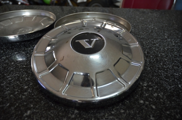 ขายฝาครอบล้อ Volvo 144 สภาพดี 4 ฝา 1,400.-