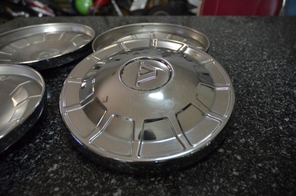 ขายฝาครอบล้อ Volvo 144 สภาพดี 4 ฝา 1,400.-