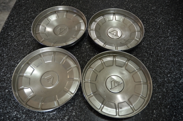 ขายฝาครอบล้อ Volvo 144 สภาพดี 4 ฝา 1,400.-