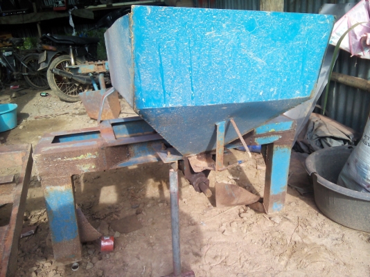 ผานยกร่องพร้อมที่ใส่ปุ๋ย