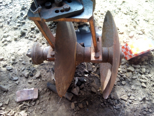 ผานพรวนดิน ยกร่อง สี่ใบ ตามสภาพ