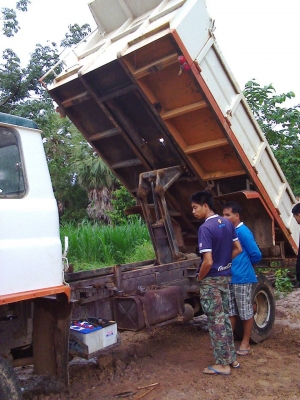 ขายหกล้อดั้มISUZU JCM 165แรง เคร่ื่องดีคัชชีสวย ยาง8.25/16 รถพร้อมใช้ ทะเบียนพร้อมโอน