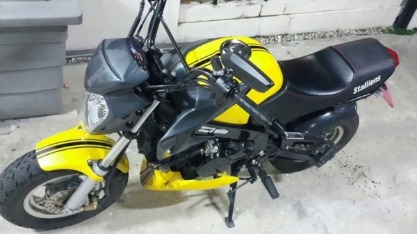 Stallions mini sport naked 125cc. ปี 57 รถพึ่งออกเงินสดมาได้เดือนกว่าๆ ใหม่เหมือนมือ1 วิ่ง 700 กม. เท่านั้น มีเล่ม เอกสารพร้อม