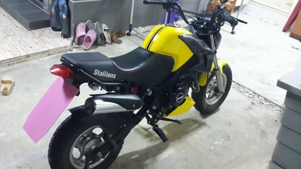 Stallions mini sport naked 125cc. ปี 57 รถพึ่งออกเงินสดมาได้เดือนกว่าๆ ใหม่เหมือนมือ1 วิ่ง 700 กม. เท่านั้น มีเล่ม เอกสารพร้อม
