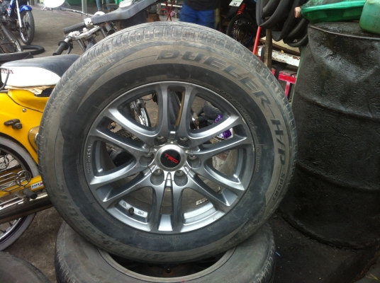 ขายล้อ  fortuner trd แท้ติดรถ ขอบ 18 พร้อมยาง 10     15000 บาท
