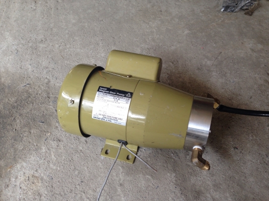 ขายปั้มเคมี Iwaki Magnet gear pump ขนาด 1/4 HP. 220V ไฟบ้าน สภาพสวยมาก พร้อมใช้งาน
