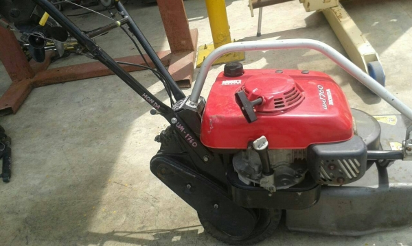 WWW.ByRin29.COM รถ HONDA รุ่น UM1760 รถตัดหญ้า 4 จังหวะ มีเกียร์ แบบเดินตาม